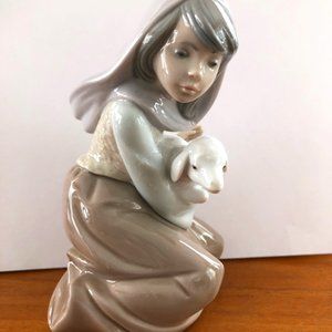 LLARDO Porcerlain Lady with Lamb Hand Made in Spain Daisa 1987